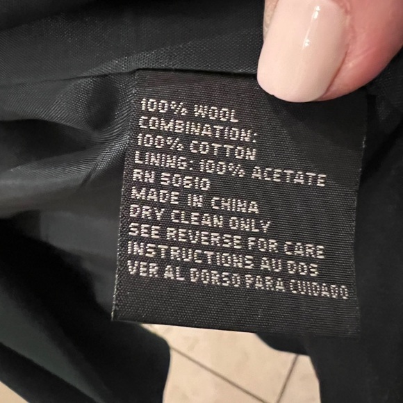 Albert Nipon Emerald Green Evening Suit
Jacket and Pencil Skirt - Picture 5 of 6